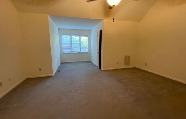 2 beds, 2 baths, 1,250 sqft, $1,595, Unit 408 Oak Run Dr.