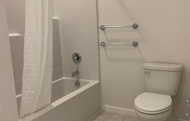 1 bed, 1 bath, 738 sqft, $1,175, Unit 213