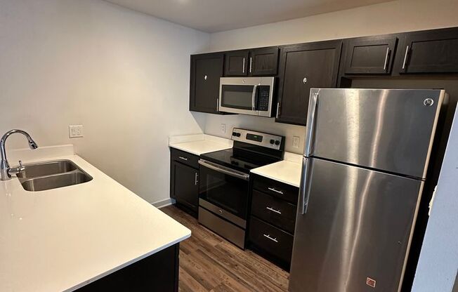 Monarch Place Apartments-2106 Bennett Avenue