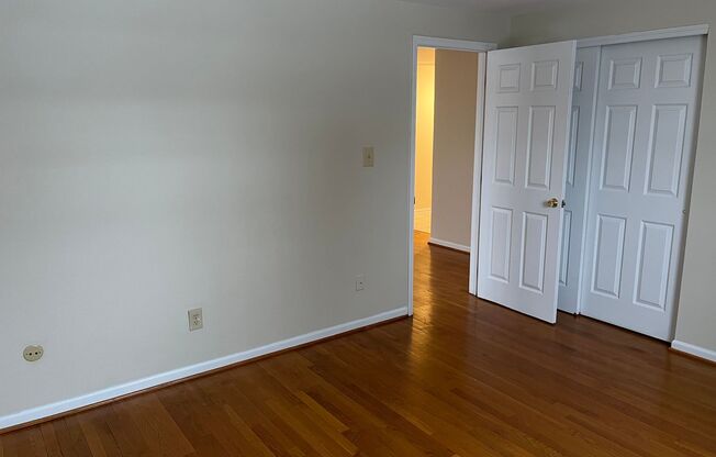 2 beds, 1 bath, 800 sqft, $925, Unit 950-25