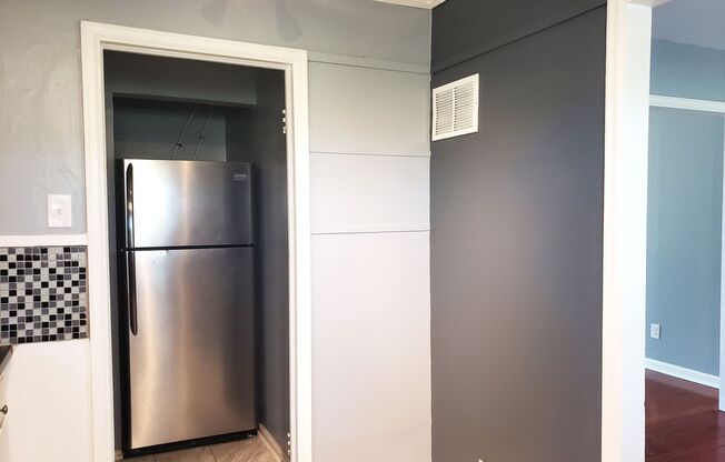 2 beds, 1 bath, $1,050, Unit 443