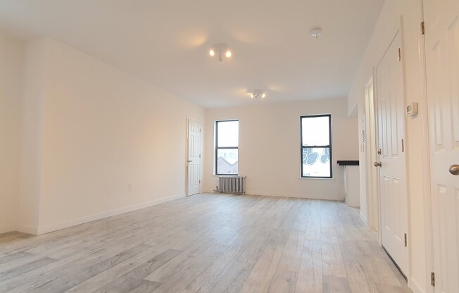 Studio, 1 bath, 575 sqft, $3,000, Unit 3R