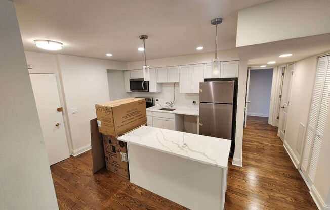 2 beds, 1.5 baths, 900 sqft, $2,895, Unit 204