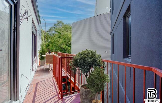850 FLUSHING AVE