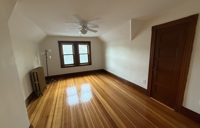 3 beds, 2 baths, 1,600 sqft, $3,000, Unit 9