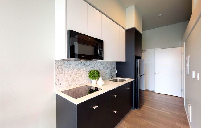 Studio, 1 bath, 280 sqft, $1,156, Unit 215