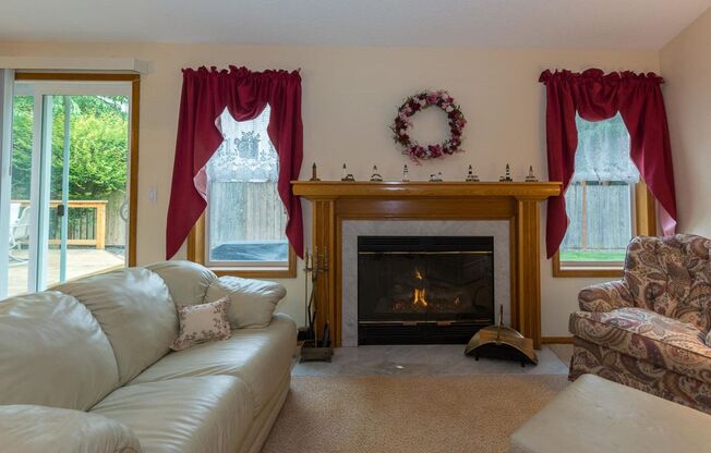 Lovely Single Level Gresham Home - 4 Bedrooms 2 Baths , 1,936 Sq. Ft.
