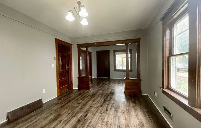 Wonderful 5 Bedroom 1.5 Bathroom Home in Minneapolis!