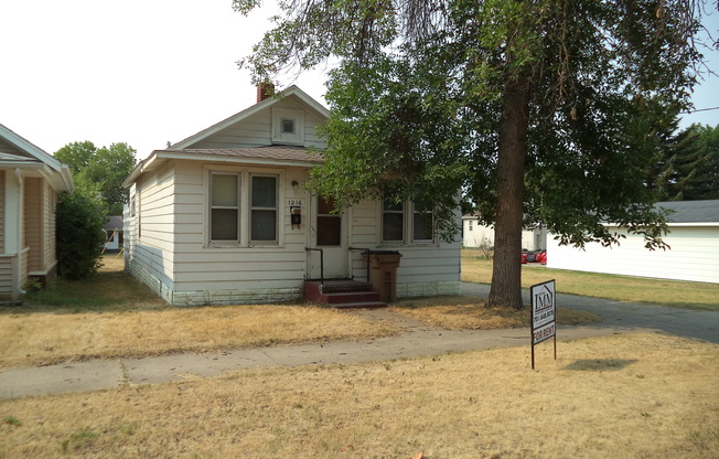 1216 House in Northeast Minot! Pet Friendly!