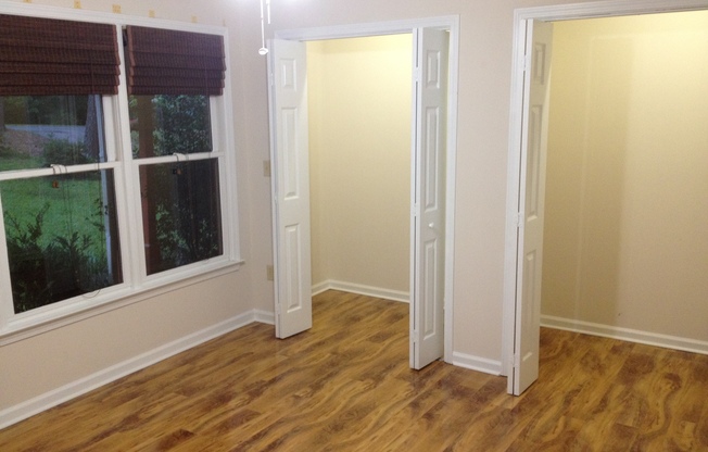 3 bed/2 bath Beautiful 1-Level Home + Finished Basement! in PRIME BROOKHAVEN LOCATION!