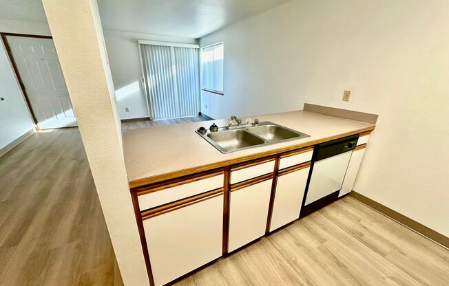 2 beds, 1 bath, 826 sqft, $1,250, Unit 1