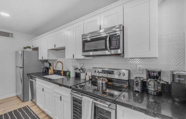 Modern 4BR Scottsdale Home w/ Guest Suite, EV Charger, Huge Backyard & Splash Pad