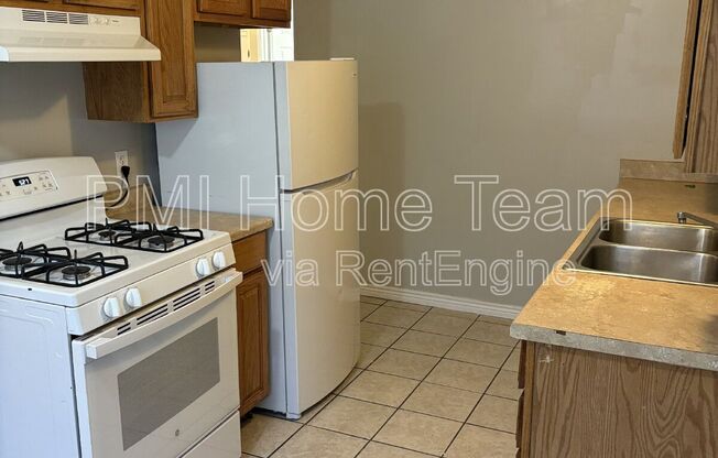 2 beds, 1 bath, 700 sqft, $1,175, Unit 7