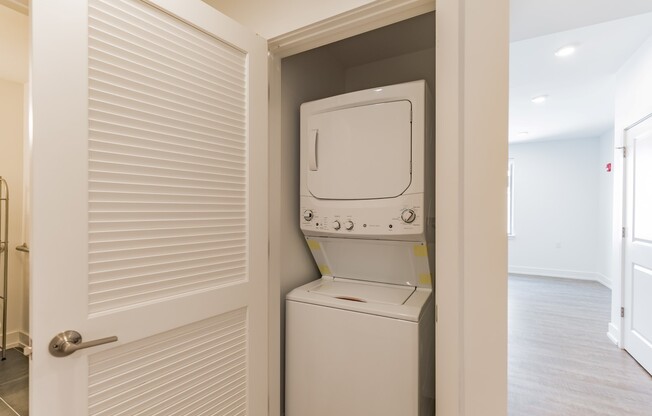 Studio, 1 bath, 575 sqft, $1,375, Unit Unit 207