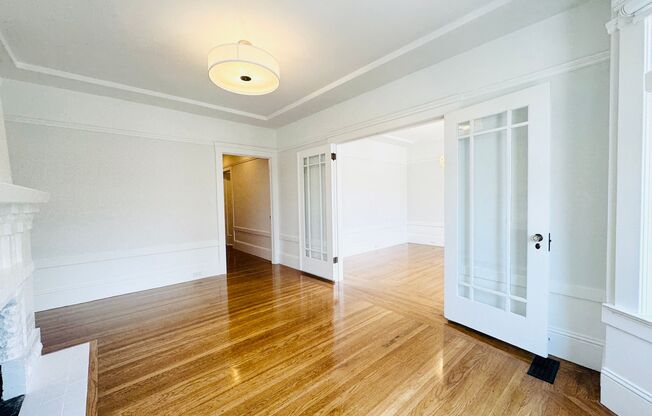 Bernal/Mission/Noe: Updated Flat w/ Shared Yard & in-unit W/D