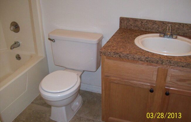 4 beds, 3.5 baths, 2,214 sqft, $2,050, Unit 62