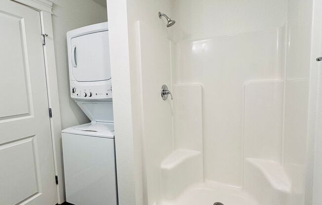 Studio, 1 bath, 327 sqft, $1,495, Unit 410 5th #611