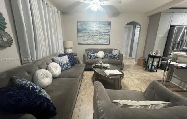 3421 SW 12 CT