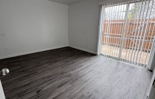 2 beds, 1 bath, 992 sqft, $1,250, Unit 418