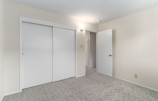 2 beds, 1 bath, $2,350, Unit 1576-E