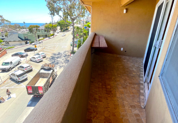 2 beds, 1.5 baths, 950 sqft, $4,195