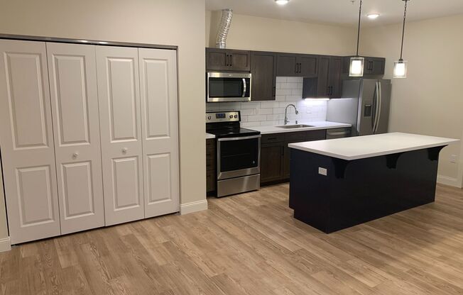 1 bed, 1 bath, 665 sqft, $1,350, Unit 2122