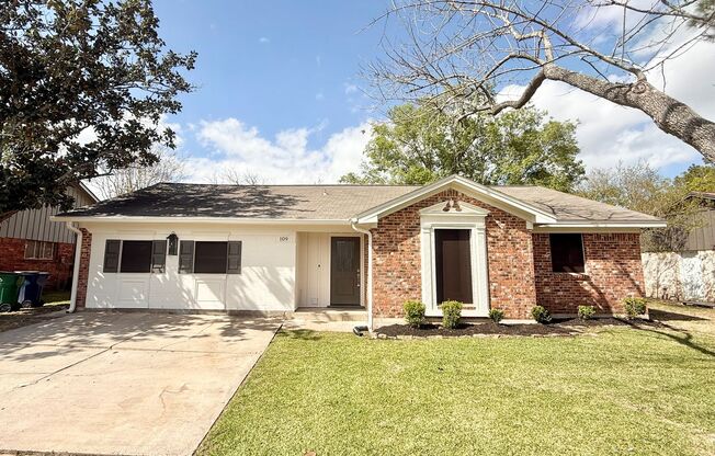 Spacious and Beautiful 3/2 home in Country Estates!