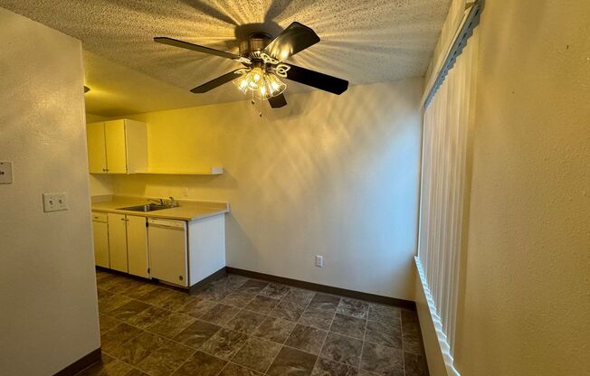 2 beds, 1 bath, 825 sqft, $1,250, Unit 211