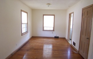 2 beds, 1 bath, $975