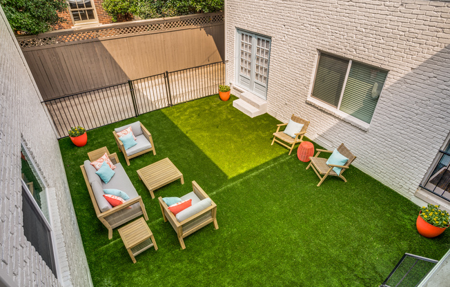 5444 Gaston Ave Apt. 101