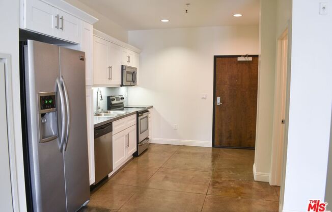 Studio, 1 bath, 637 sqft, $1,750, Unit 407