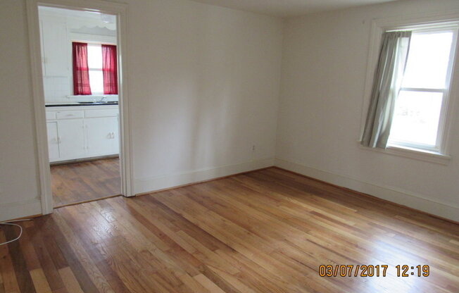 2 beds, 1 bath, 800 sqft, $1,295