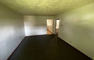 2 beds, 1 bath, $700, Unit Apt. #7