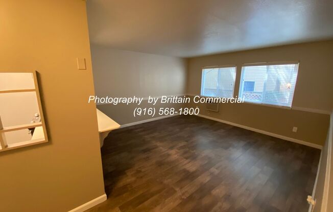 $500 moves you in today, no rent for 30 days limited time only!*** Spacious Midtown Apartment 1x1 Downstairs, & Modern Flooring!  Absolute Must See!