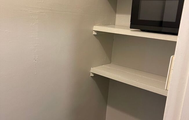 1 bed, 1 bath, 365 sqft, $950, Unit 10A