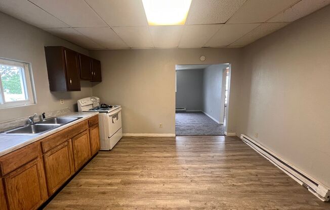 2 beds, 1 bath, $1,100