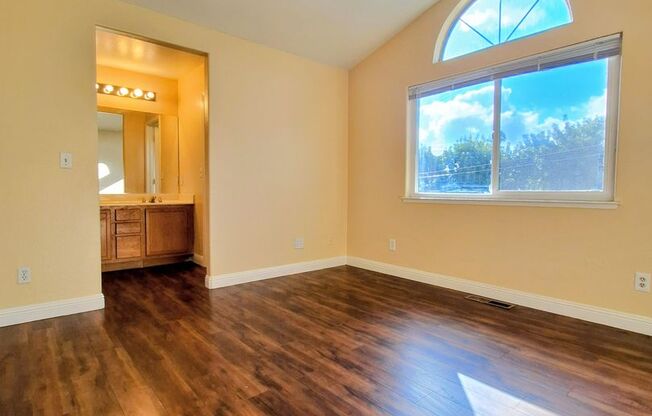 Beautiful Tri-level 4bd House w/Attached Garage & Low Maintenance Yards