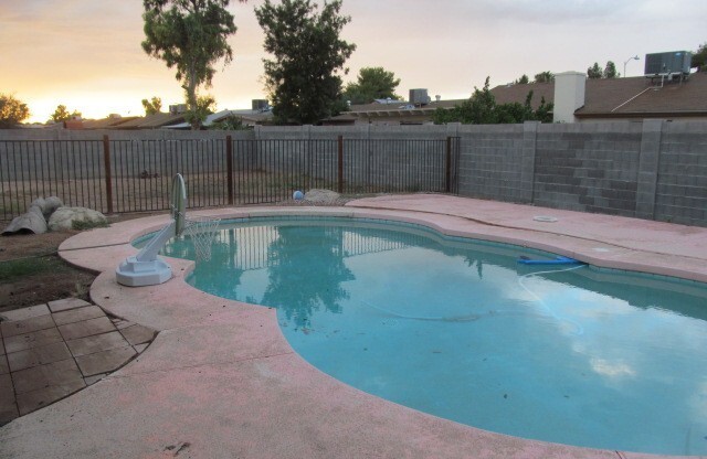 $1995 / 3br - 1600ft2 - OPEN-Saturday 6-14-2025 12-1pm;3BR 2BA,POOL