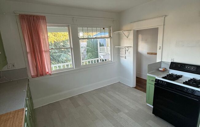 2 beds, 1 bath, $2,695