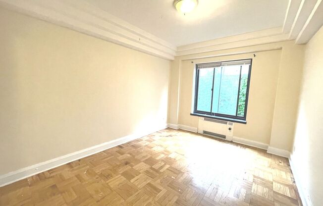 1 bed, 1 bath, $1,075, Unit 204