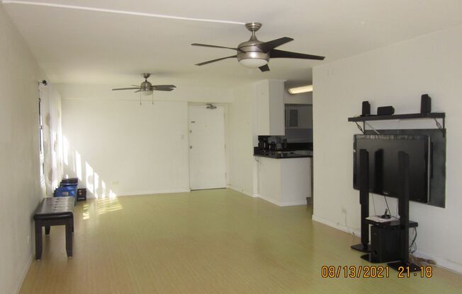 Large, Sunny, 11th Floor Condo W/Ala Wai/Mountain View, in Secure Building