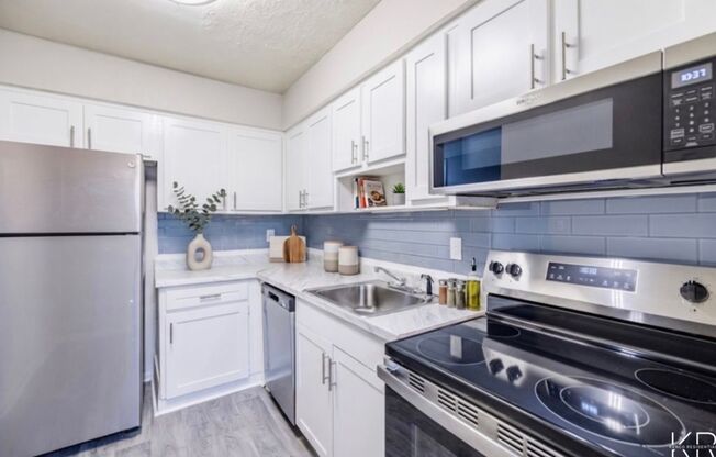 2 beds, 1 bath, 805 sqft, $1,100, Unit S251
