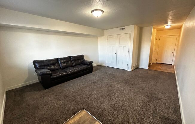 3 beds, 2 baths, $1,800, Unit Unit 67