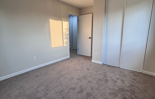 2 beds, 1 bath, 735 sqft, $1,375, Unit 5701-25