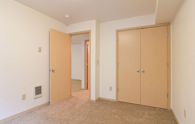 2 beds, 1 bath, $1,600, Unit 7