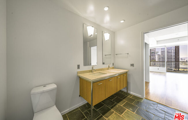 2 beds, 2 baths, 1,170 sqft, $4,000, Unit 1810