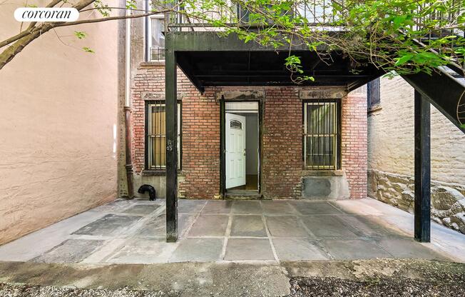 823 UN ST