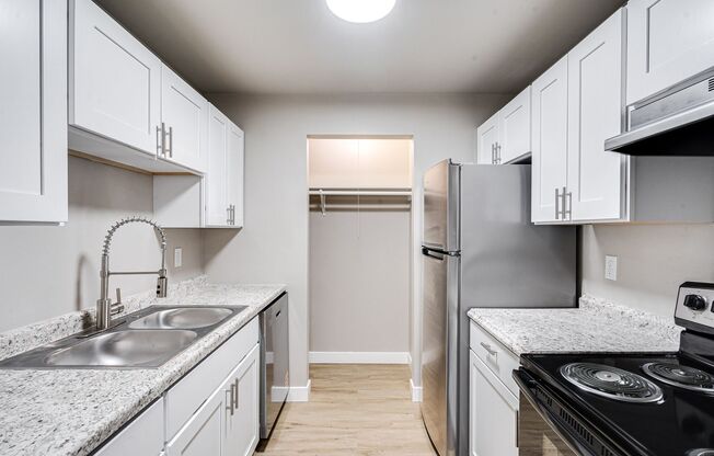 2 beds, 1 bath, 878 sqft, $1,349, Unit 4613-06