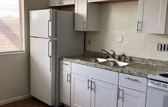 **FIRST MONTH'S RENT FREE** Please contact Anastasia Sisneros 480-261-9549 to schedule a tour!