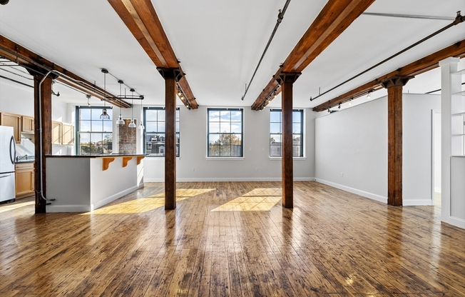 881 E 1 ST
